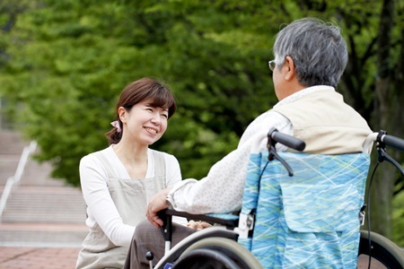 Thấu hiểu để chăm sóc tốt người lớn tuổi - 1 Thấu hiểu để chăm sóc tốt người lớn tuổi