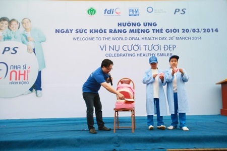 Ngày sức khỏe răng miệng thế giới: Bước tiến quan trọng của phong trào nha học đường - 2 Tuyền truyền
và hướng dẫn chăm sóc răng miệng đúng cách