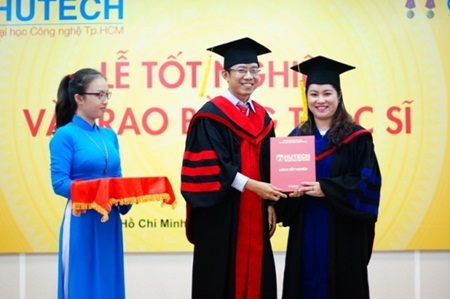 HUTECH tuyển sinh đào tạo trình độ Thạc sỹ - Đợt 1 năm 2015 - 3 Niềm vui của tân Thạc sỹ trong ngày tốt nghiệp