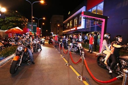 Những niềm vui từ chiến dịch Imlovinit24 của McDonald’s - 7 Đoàn xe mô tô cùng tụ hội về cung đường Drive-thru, khiến bầu không khí thêm phần náo nhiệt