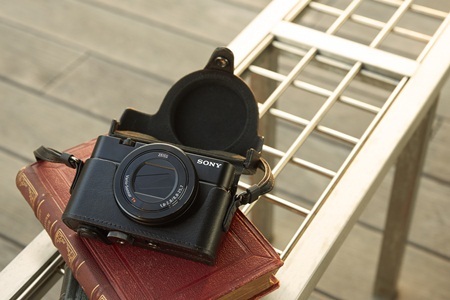 Cyber-shot RX100 III ấn tượng với
thân hình nhỏ nhắn