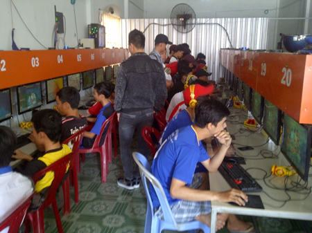 Fan MOBA cả nước hào hứng tham gia Series C game 3Q Củ Hành - 3 Các cuộc tranh tài Series C tại các
phòng máy thu hút nhiều game thủ theo dõi