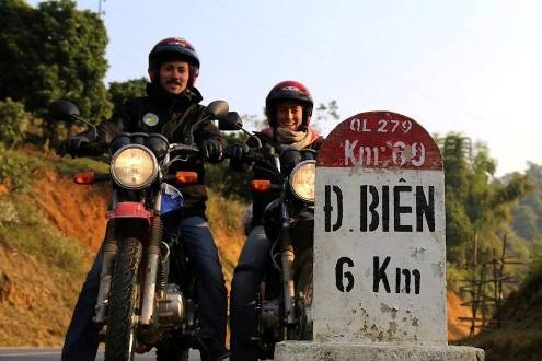 “Gap Year” đáng nhớ của hai chàng trai Pháp - 2 Tài chính vi mô cho người nghèo