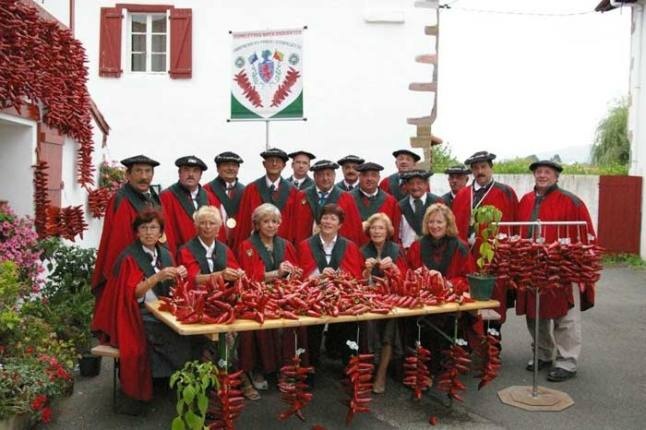 Các chuyên gia thẩm định chất lượng của ớt phải có khứu giác cực kỳ bén nhạy.