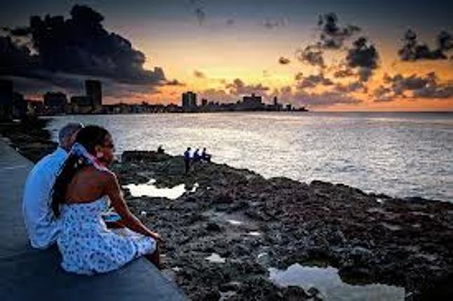 7 địa danh lãng mạn nhất thế giới dành cho ngày Lễ tình yêu - 3 Havana, Cuba khiến con người yêu nhau hơn.