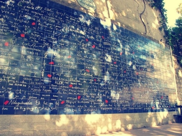 Tan chảy con tim trước bức tường "I love you" ở Paris - 2 Hà Anh