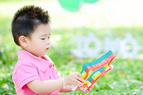 Bí quyết chăm bé mau lớn - 1 Trẻ không chỉ lớn lên theo độ tuổi mà còn theo từng cột mốc phát triển.