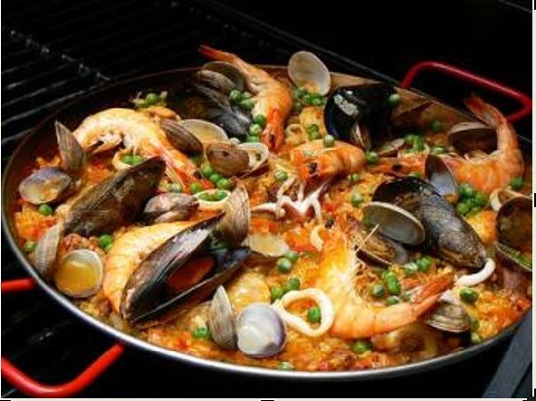 Nghệ tây Safran - gia vị “quốc túy” của nhiều nền ẩm thực - 3 Cơm thập cẩm Paella, món quốc hồn quốc túy của Tây Ban Nha.
