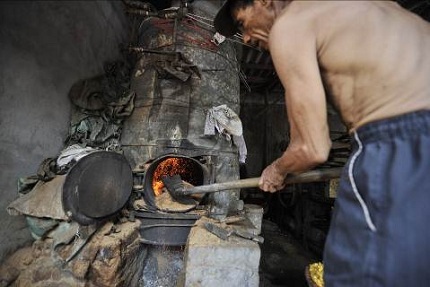 Lò hơi thân thiện với môi trường của gia đình ông Xánh.