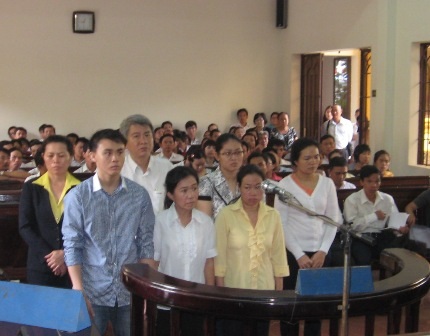 Xét xử nhóm nhân viên điện lực tham ô gần 10 tỷ đồng - 1 Nhóm nhân viên điện lực bị TAND tỉnh Đồng Nai đưa ra xét xử