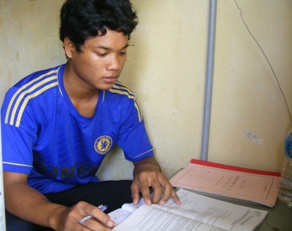 Cầm cố xe máy để có tiền đi thi đại học