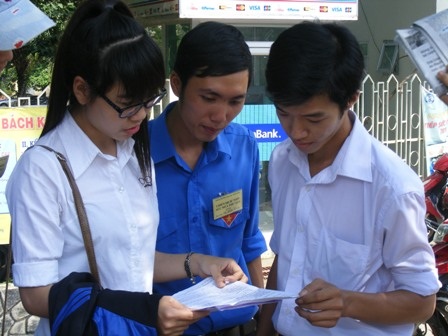 Đề Toán khó, nhiều thí sinh rời phòng thi sớm