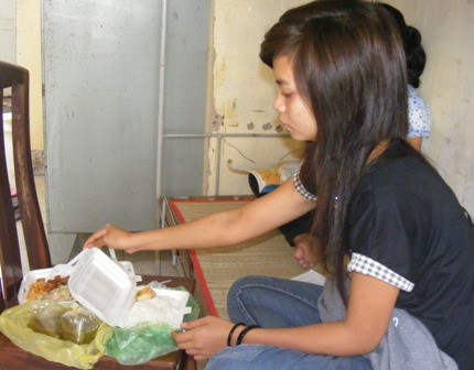 Cầm cố xe máy để có tiền đi thi đại học