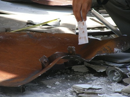 Phần đáy nồi hơi bị xé rách