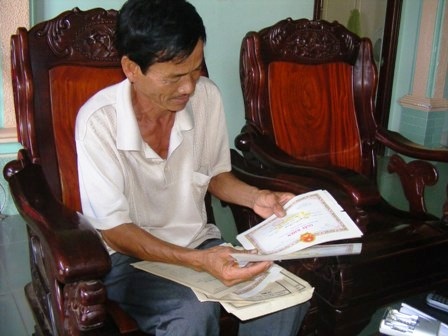 Ba chị em Thanh và bố mẹ