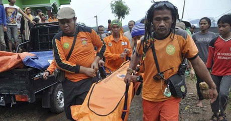 Tìm thấy 26 thi thể trong vụ lở đất kinh hoàng tại Indonesia - 1 Tìm thấy 20 thi thể trong vụ lở đất kinh hoàng tại Indonesia