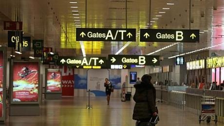 Bỉ hủy hàng trăm chuyến bay trong ngày tổng đình công - 1 Sân bay Zaventem vắng khách khi cuộc tổng đình công diễn ra tại Bỉ.