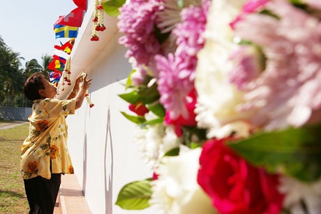 Thế giới tưởng niệm thảm họa động đất/sóng thần Ấn Độ Dương - 3 Mọi người tham gia lễ cầu nguyện tại thành phố Banda, thủ phủ tỉnh Aceh.