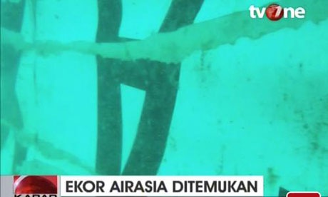 Tìm thấy phần đuôi chứa hộp đen của máy bay AirAsia gặp nạn - 1 Phạm Thoa