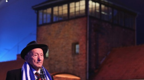 Hơn 300 nạn nhân của trại Auschwitz và các quan khách dự lễ kỷ niệm ngày 27/1.(Ảnh: 