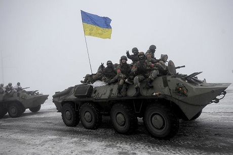 Ngoại trưởng Nga: Mỹ muốn giải quyết vấn đề Ukraine bằng quân sự - 1 Quân đội chính phủ Ukraine tuần tra khu vực Lugansk (