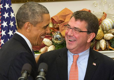 Mỹ có Bộ trưởng Quốc phòng mới - 1 Tân lãnh đạo Lầu Năm Góc Ashton Carter (phải) và Tổng thống Mỹ Barack Obama. (Ảnh: