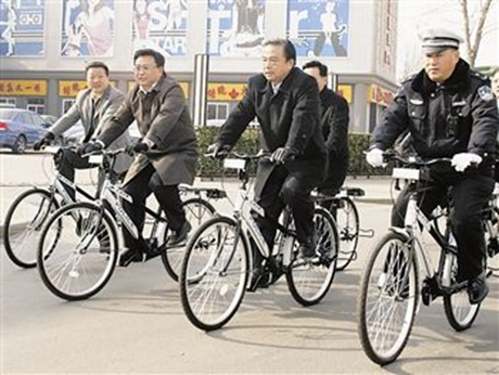 Khi còn đương chức, ông Vũ thường đạp xe tới cơ quan. (Ảnh: