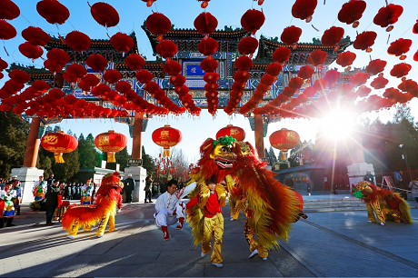 Những con số ấn tượng về Tết âm lịch 2015 ở Trung Quốc - 8 Lễ hội múa lân ở Bắc Kinh, Trung Quốc. (Ảnh: