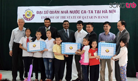 Đại sứ quán Qatar tặng quà cho làng trẻ SOS