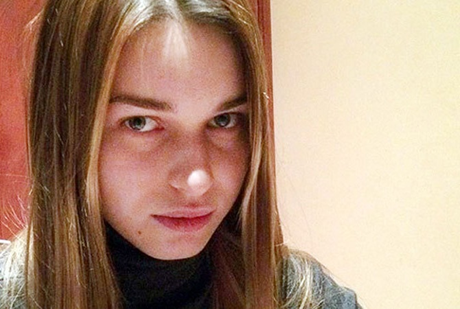 Anna Duritska chụp ảnh khi bị giữ lại để thẩm vấn tại Nga. (Ảnh: