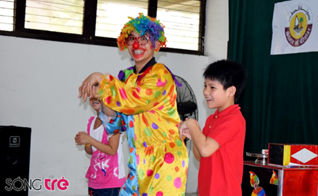 Các em nhỏ được tham gia các trò chơi và hoạt động vui nhộn do phía Đại sứ quán Qatar tổ chức.