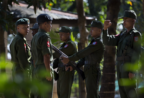Quân lính Myanmar tại một căn cứ. (Ảnh: