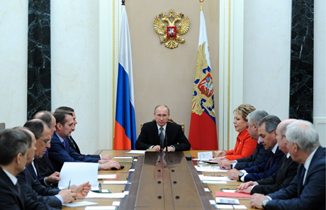 Tổng thống Nga Vladimir Putin trong một cuộc họp với Hội đồng An ninh (Ảnh: