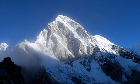Trung Quốc muốn xây đường hầm xuyên núi Everest - 2 Đường hầm dự kiến sẽ xuyên qua núi Everest. (Ảnh:
