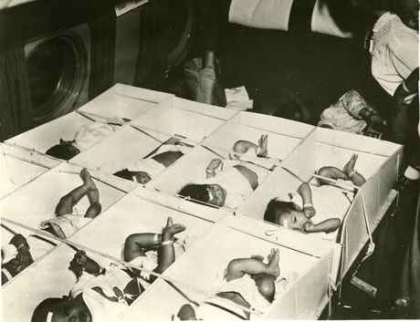 Những hình ảnh trong chiến dịch không vận trẻ em cách đây 40 năm