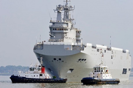 Nga không bắt Pháp bồi thường vì không giao tàu Mistral - 1 Chiến hạm Mistral rời cảng
ngày 16/3 (Ảnh: