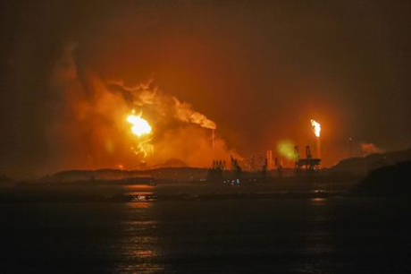 Một đám cháy lớn đã xảy ra sau vụ nổ. (Ảnh: