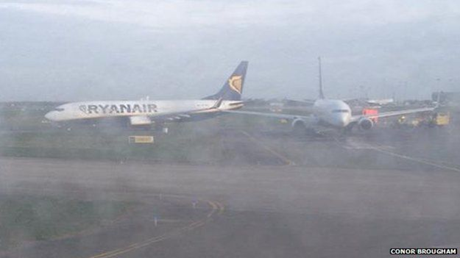 Hành khách sau đó đã lên hai máy bay khác để tiếp tục hành trình. (Ảnh: