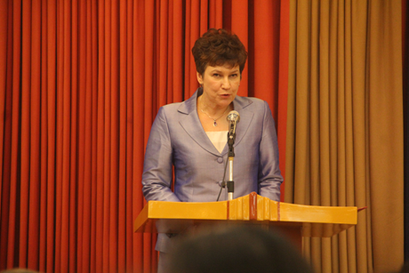 Giám đốc Trung tâm Khoa học và Văn hóa Nga tại Hà Nội Elena Robertovna. 