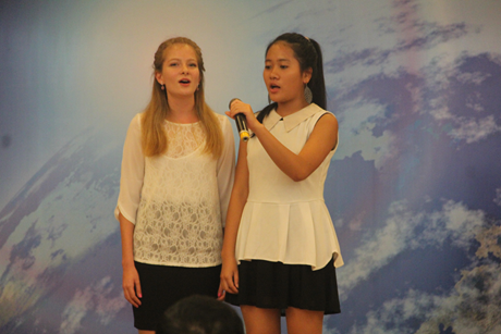 Các tiết mục văn nghệ trong buổi lễ kỷ niêm. (Ảnh: