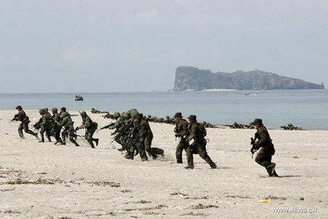 Binh lính Mỹ, Philippines trong một hoạt động quân sự chung năm ngoái. (Ảnh: