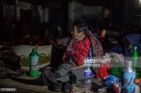 Nepal: Người dân đổ ra đường sau động đất, biến thủ đô thành khu trại lều - 4 BBC
