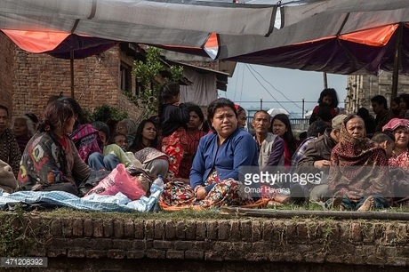 Nepal: Người dân đổ ra đường sau động đất, biến thủ đô thành khu trại lều - 5 BBC