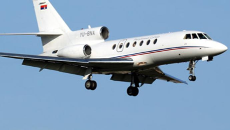 Máy bay chính phủ Serbia Falcon 50. (Ảnh: