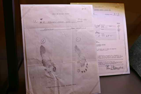 Giấy tờ của một em nhỏ trong chiến dịch không vận năm xưa.