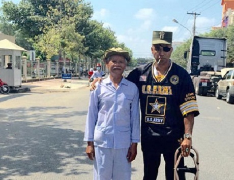 Chân dung cựu binh Mỹ gốc Việt luôn hướng về quê hương - 2 James Van Thach và Trung Úy Võ Văn Sang tại Mỹ Tho, Việt Nam (Ảnh: