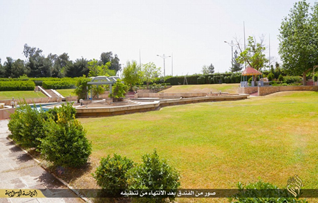 Dọn vệ sinh bên trong khách sạn mới.