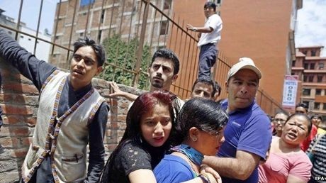 Người dân Nepal đổ xô ra đường sau trận động đất 7,3 độ richter - 6 Người dân Nepal đổ xô ra đường sau trận động đất 7,3 độ richter