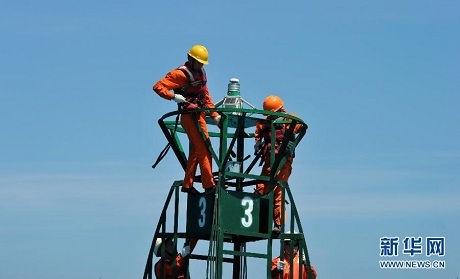 Trung Quốc kiểm tra và sửa chữa phao nổi phi pháp tại Hoàng Sa - 3 Hương Giang