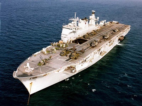 Tàu tấn công đổ bộ HMS Ocean của Anh. (Ảnh: